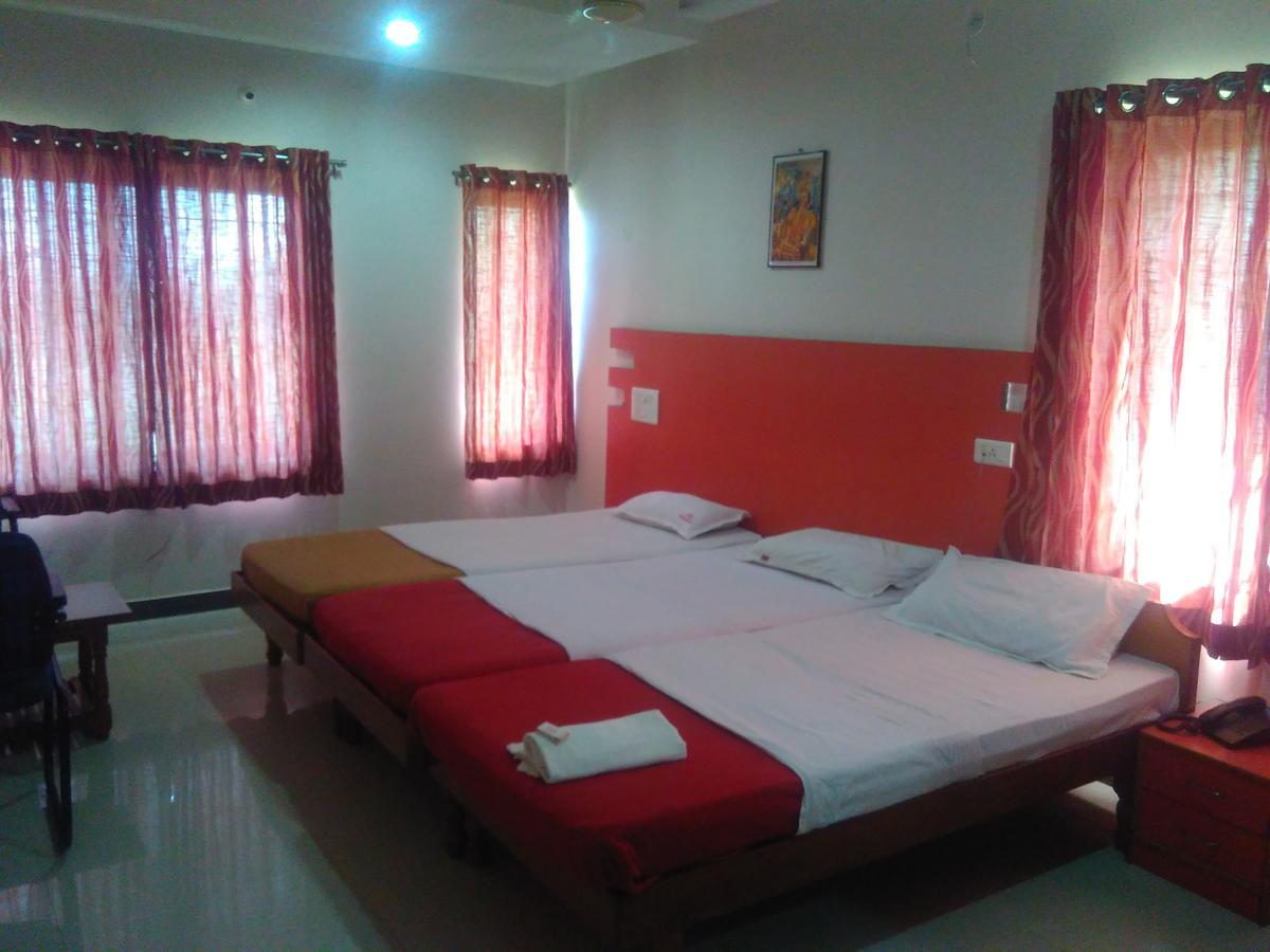 Gangāwati Hotel Ashoka מראה חיצוני תמונה